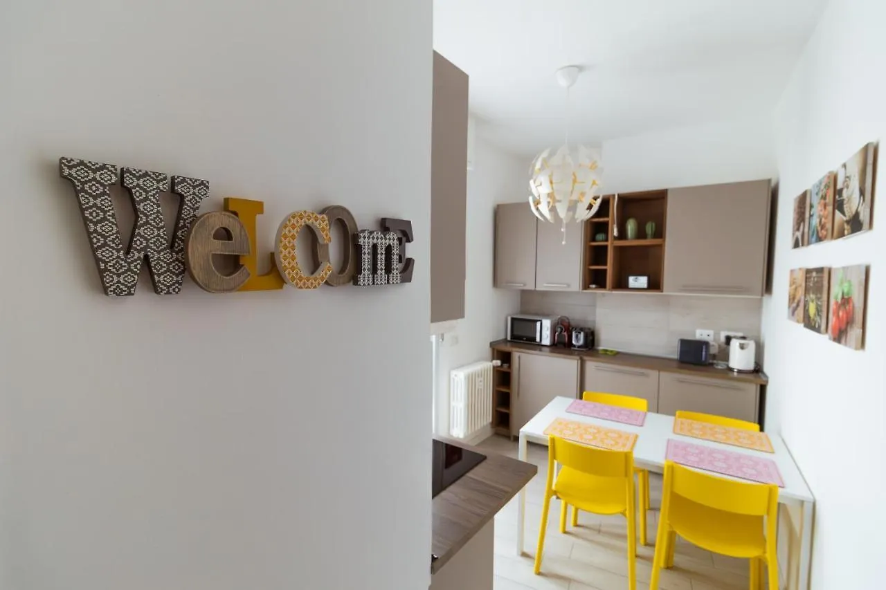 Milano Centro - Moderno Appartamento Con 2 Suite 0*, Milán