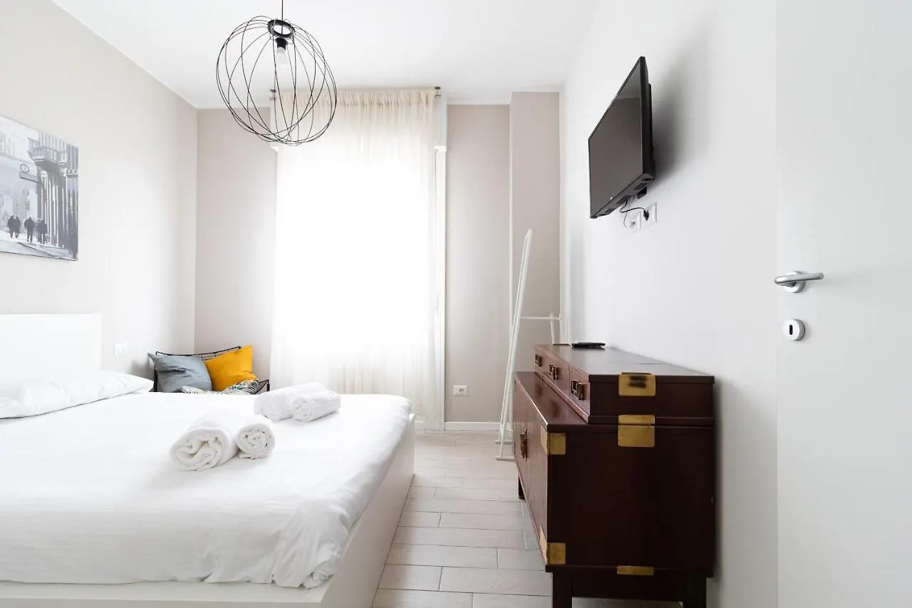 Milano Centro - Moderno Appartamento Con 2 Suite 0*, Milánó