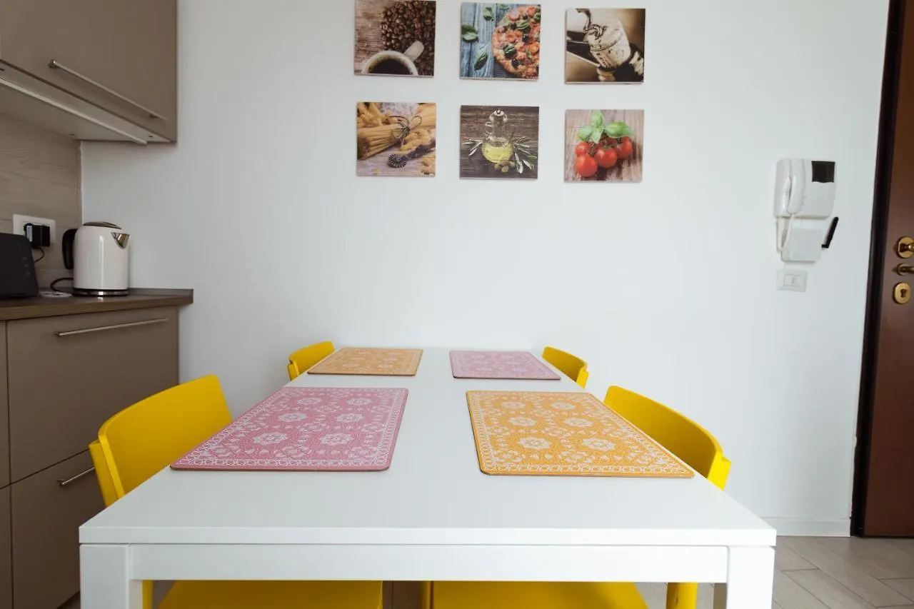Milano Centro - Moderno Appartamento Con 2 Suite 0*, Milán Italia